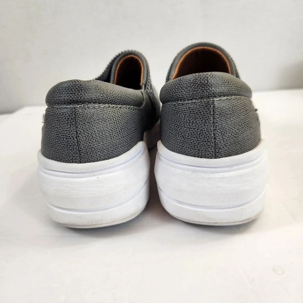 Nurse Mates preowned look